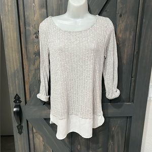 New York & Company Gray and White Ribbed Long Sleeve Layered Top Small